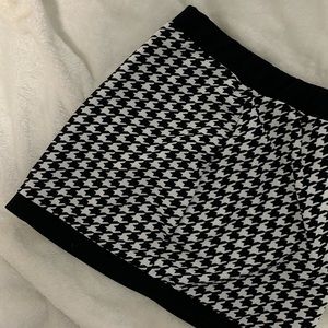 Houndstootch Print Skirt